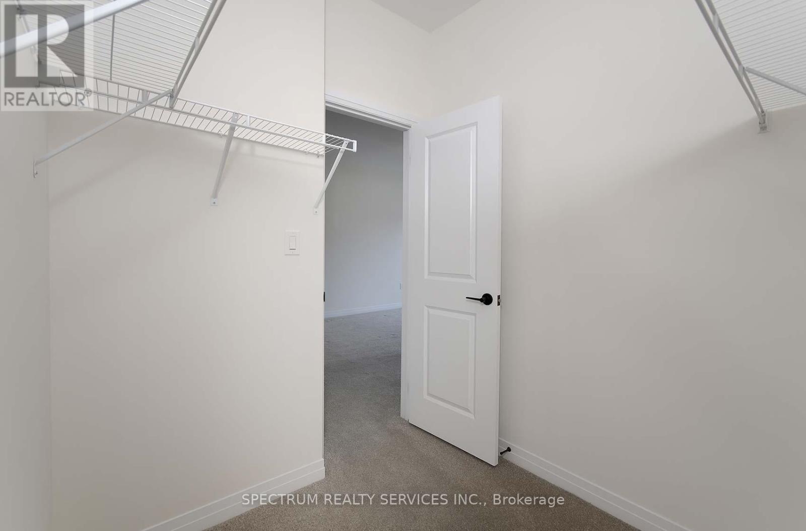176 DE LA ROCHE DRIVE - 23