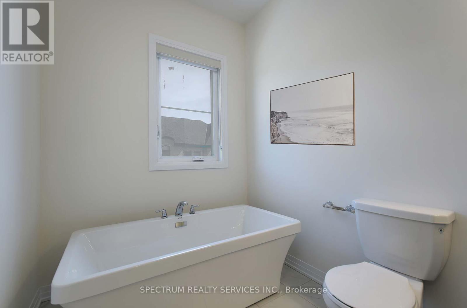 176 DE LA ROCHE DRIVE - 26