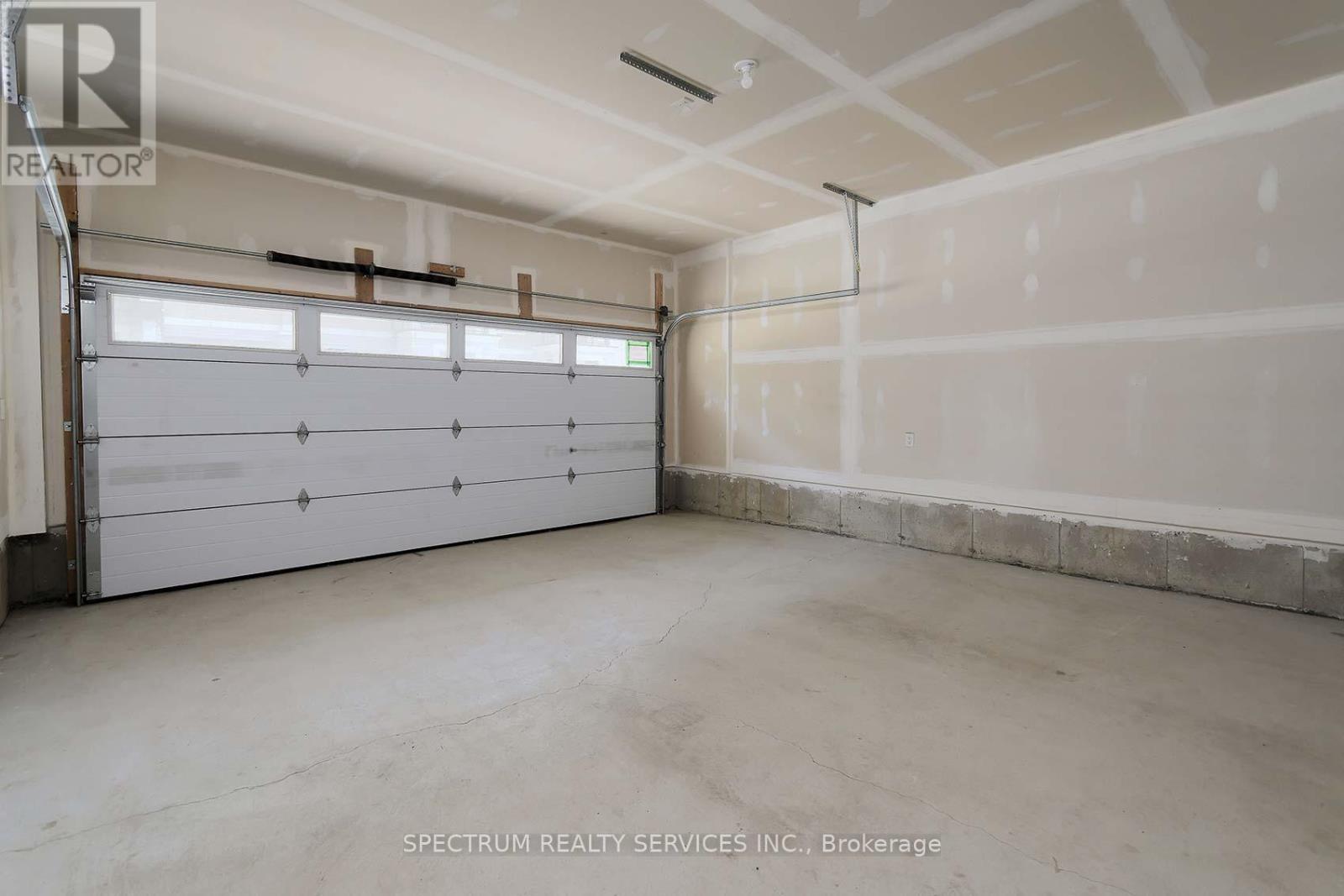176 DE LA ROCHE DRIVE - 36