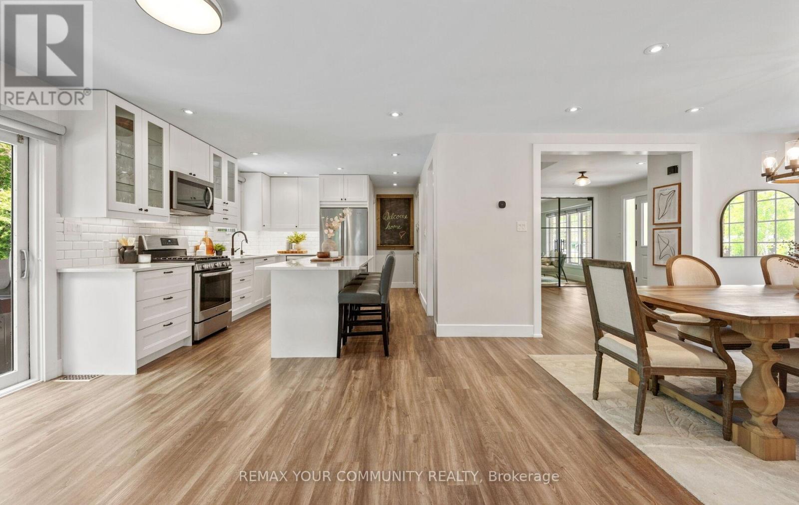 24 HAWTHORNE LANE - 14