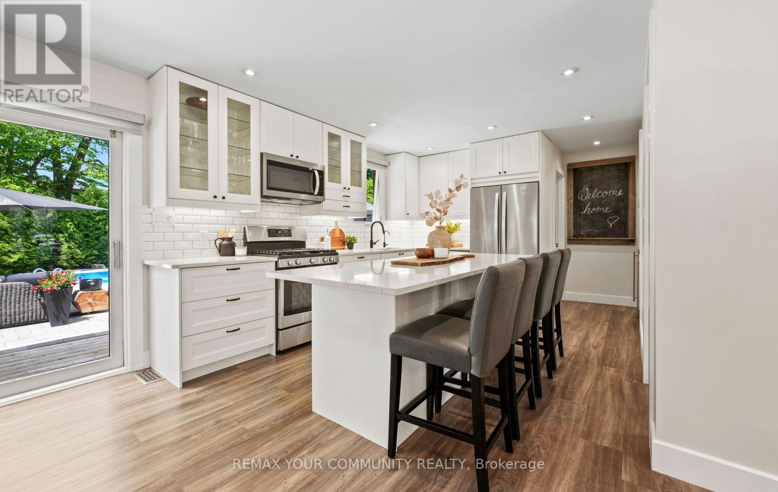 24 HAWTHORNE LANE - 16