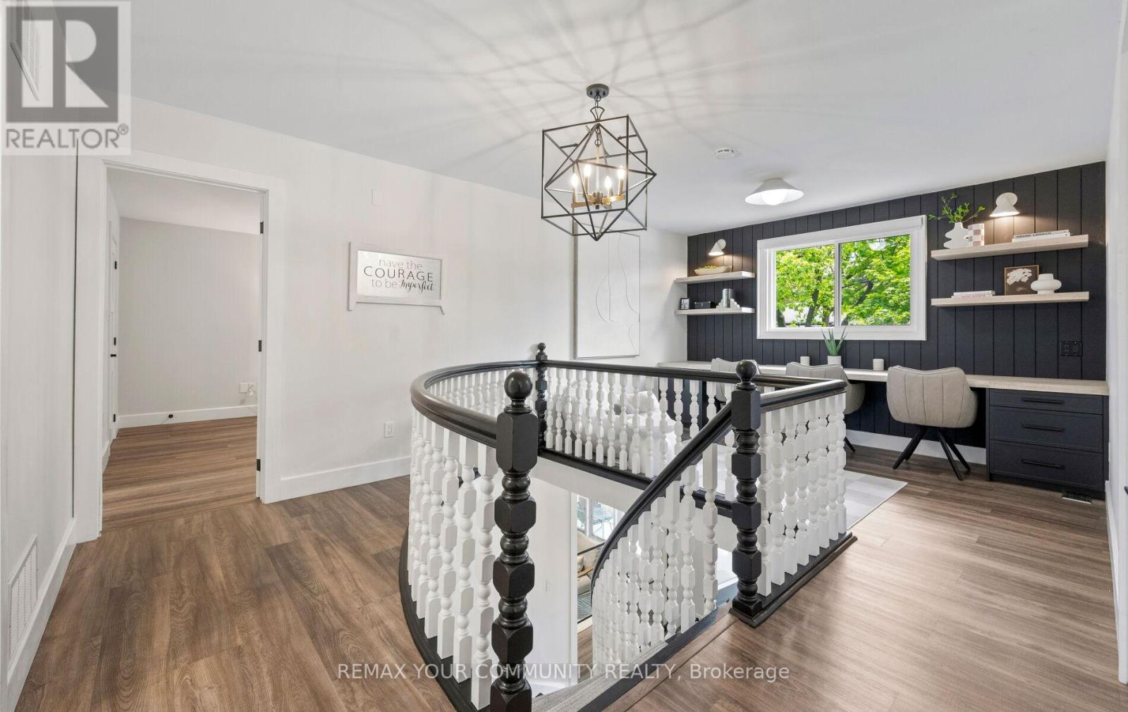 24 HAWTHORNE LANE - 22