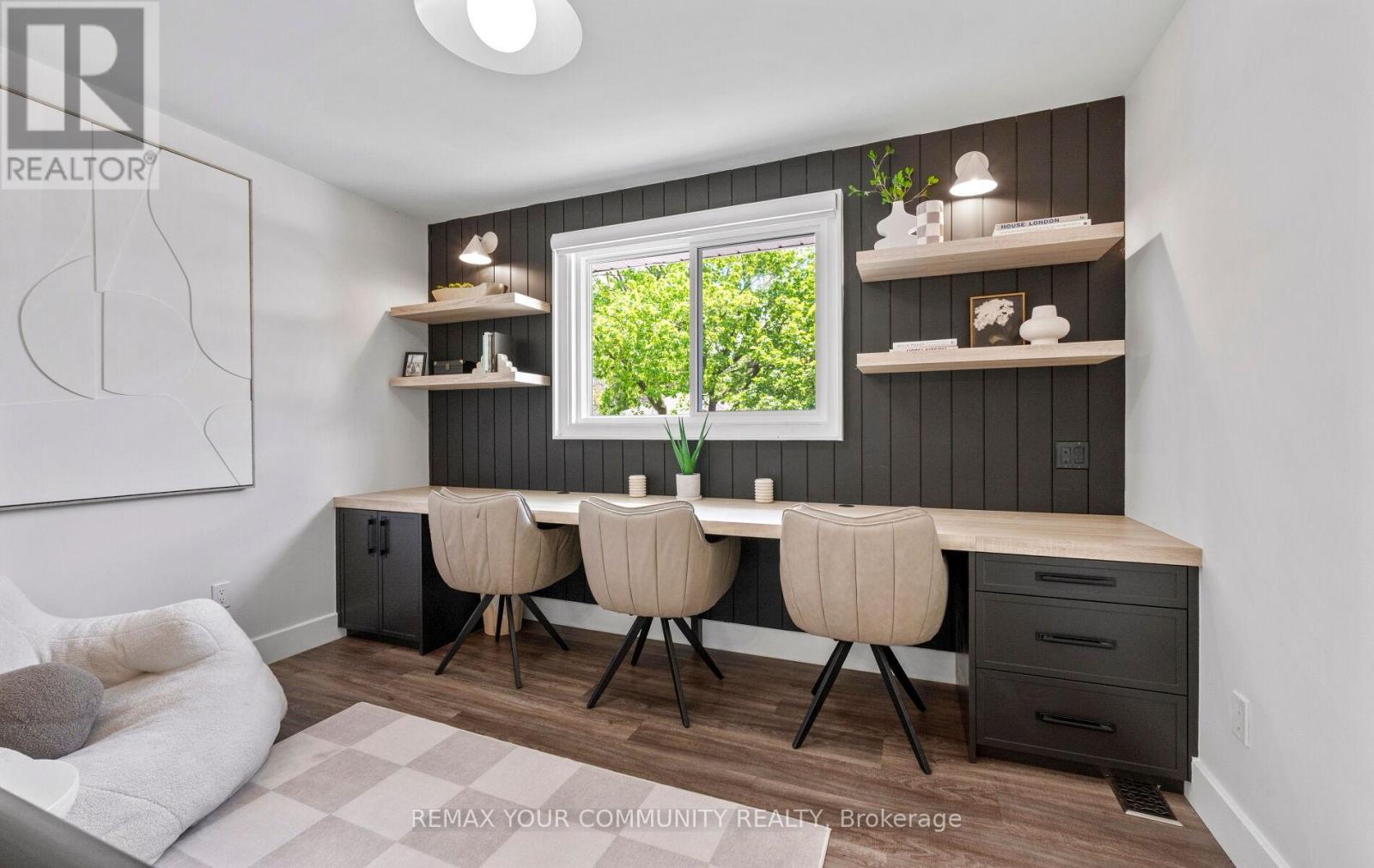 24 HAWTHORNE LANE - 23