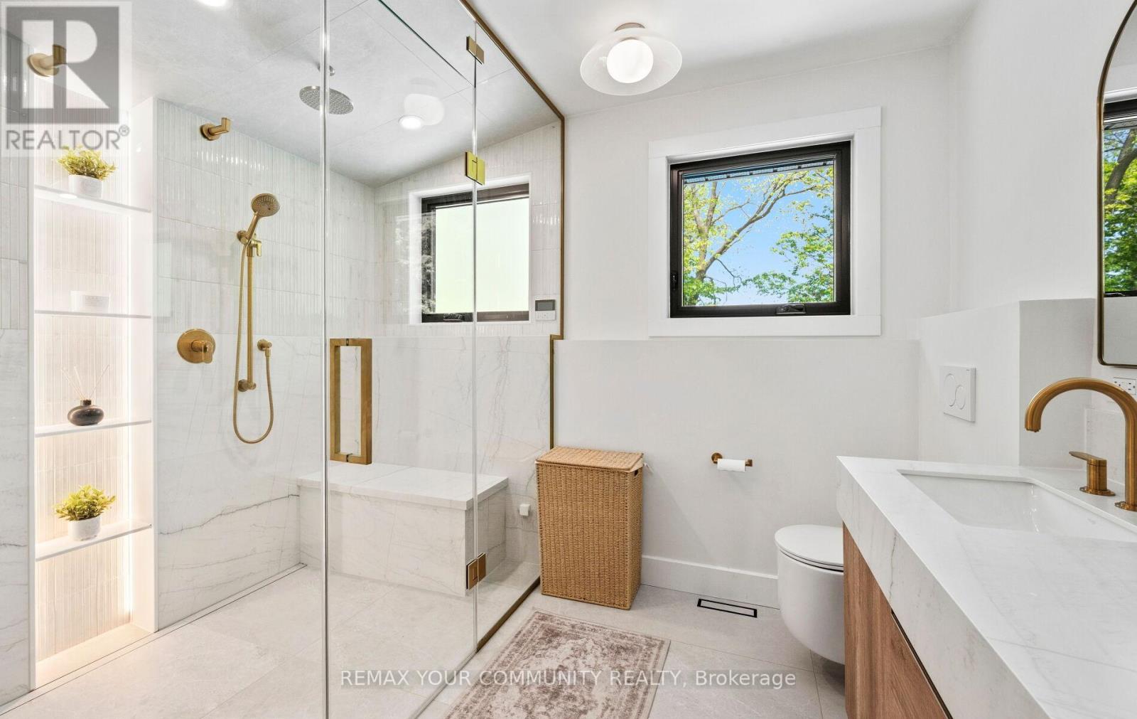 24 HAWTHORNE LANE - 26