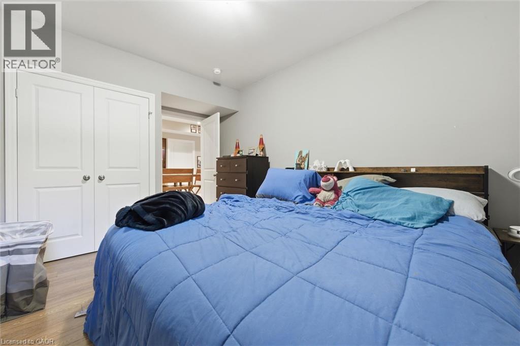 901 VALEBROOK Court - 33