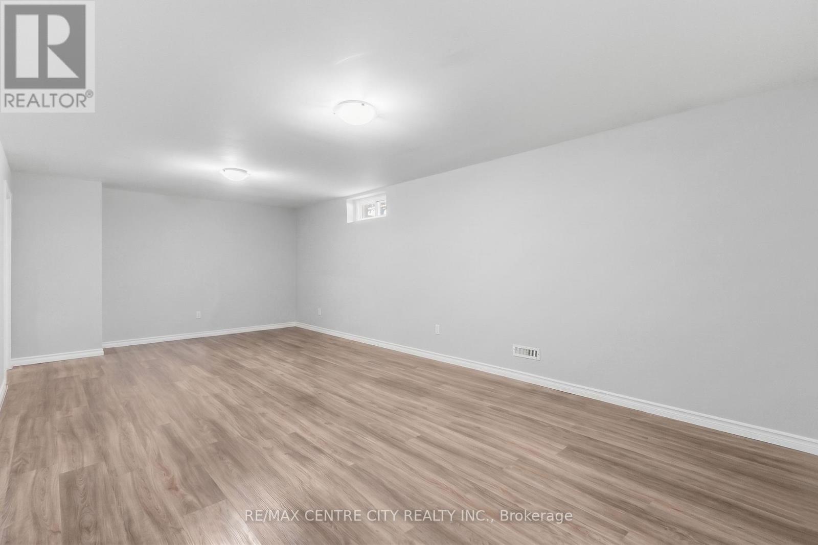 132 TOULON CRESCENT - 25