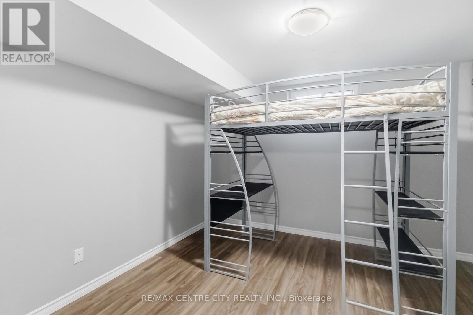 132 TOULON CRESCENT - 28
