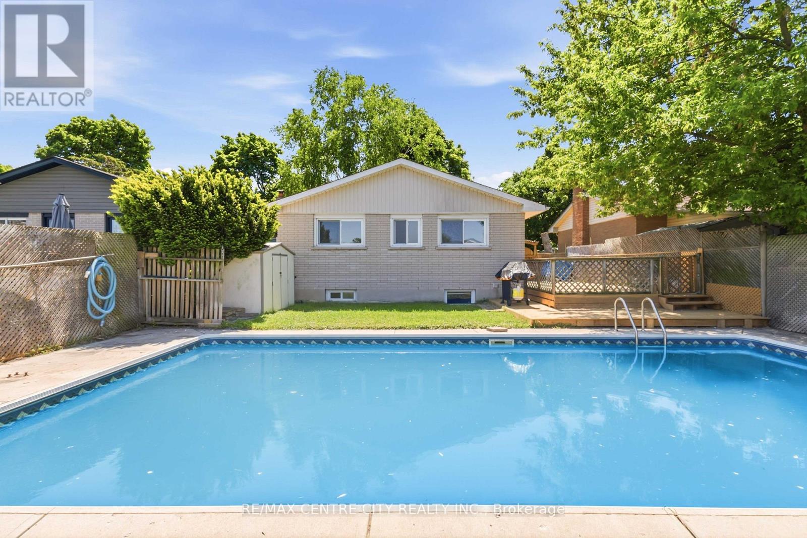 132 TOULON CRESCENT - 37
