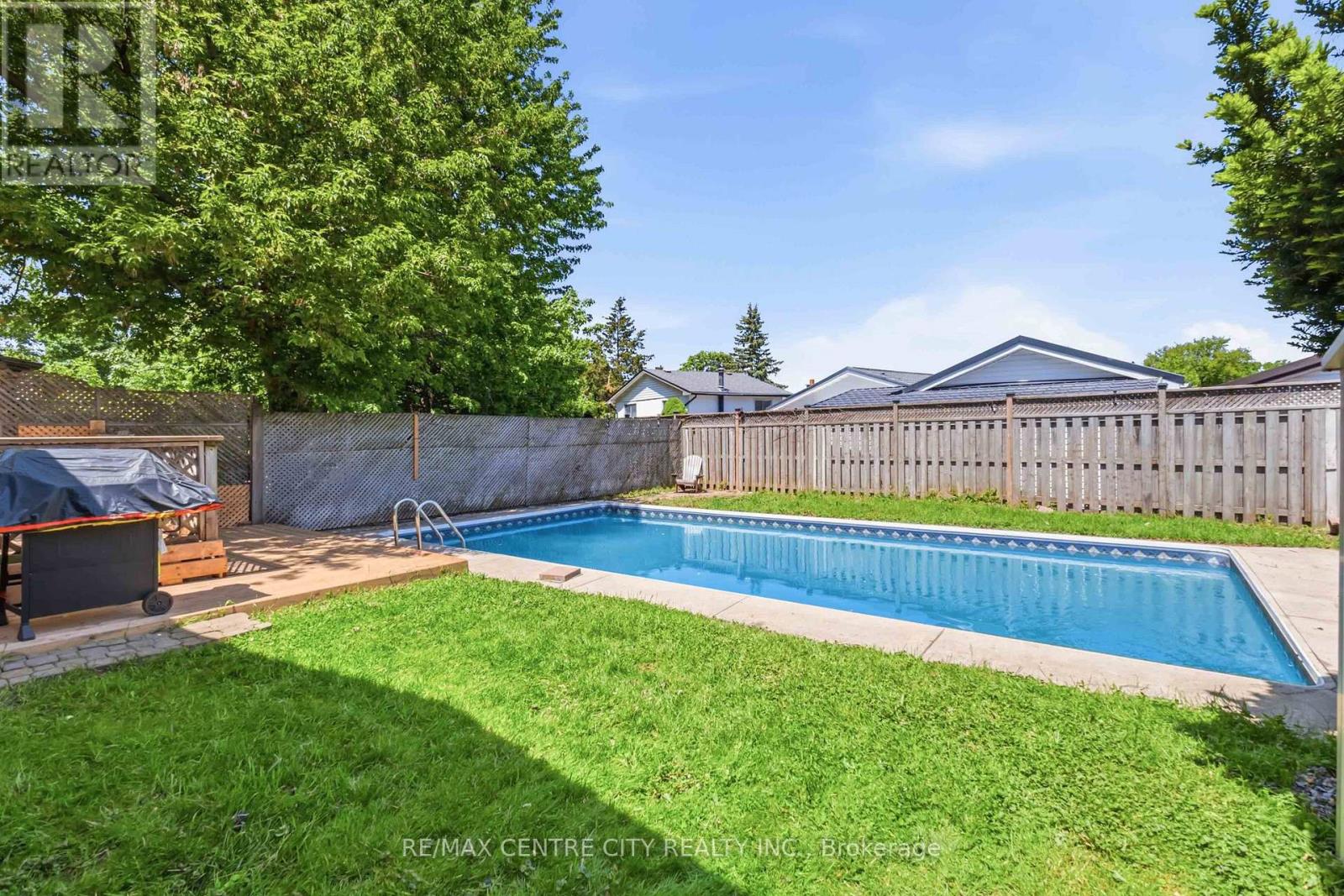 132 TOULON CRESCENT - 39