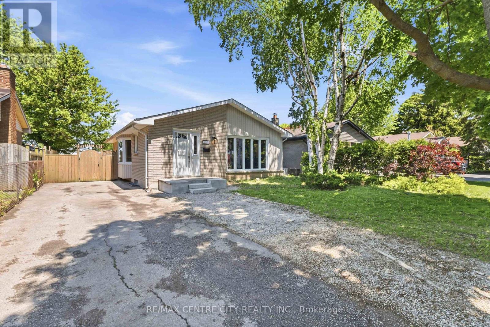 132 TOULON CRESCENT - 6