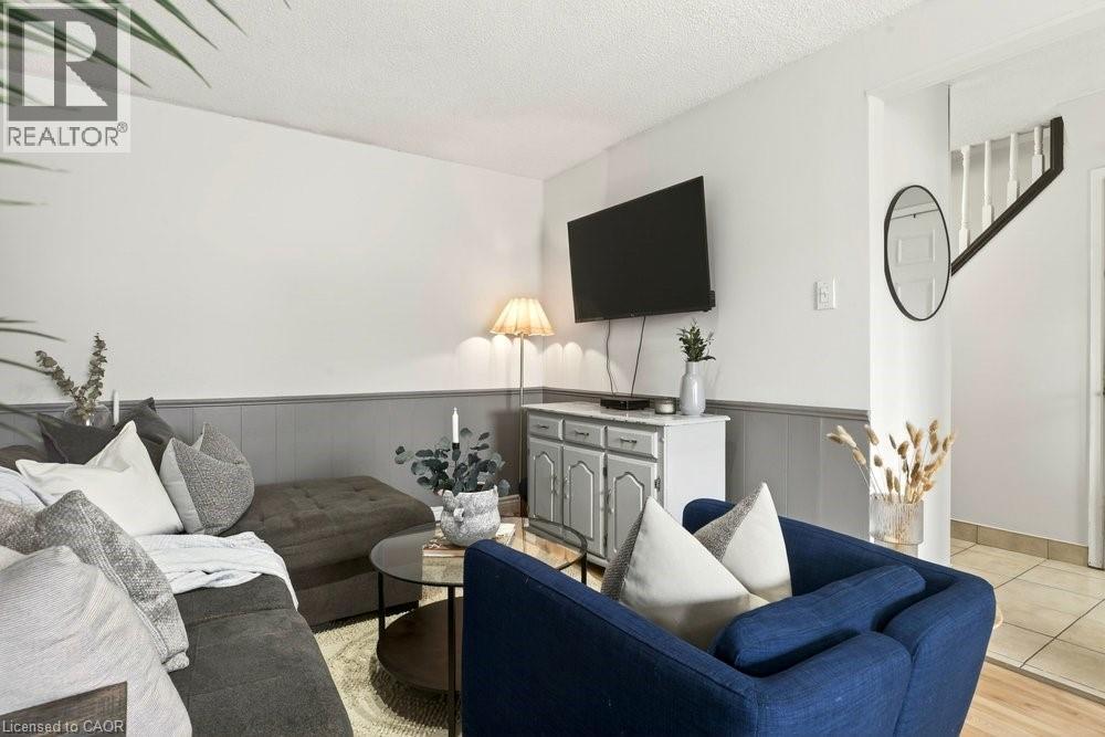 #4 1350 LIMERIDGE Road E - 7
