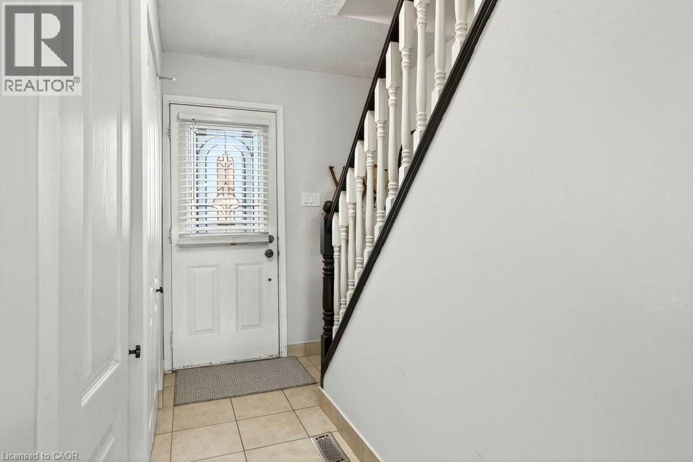 #4 1350 LIMERIDGE Road E - 4