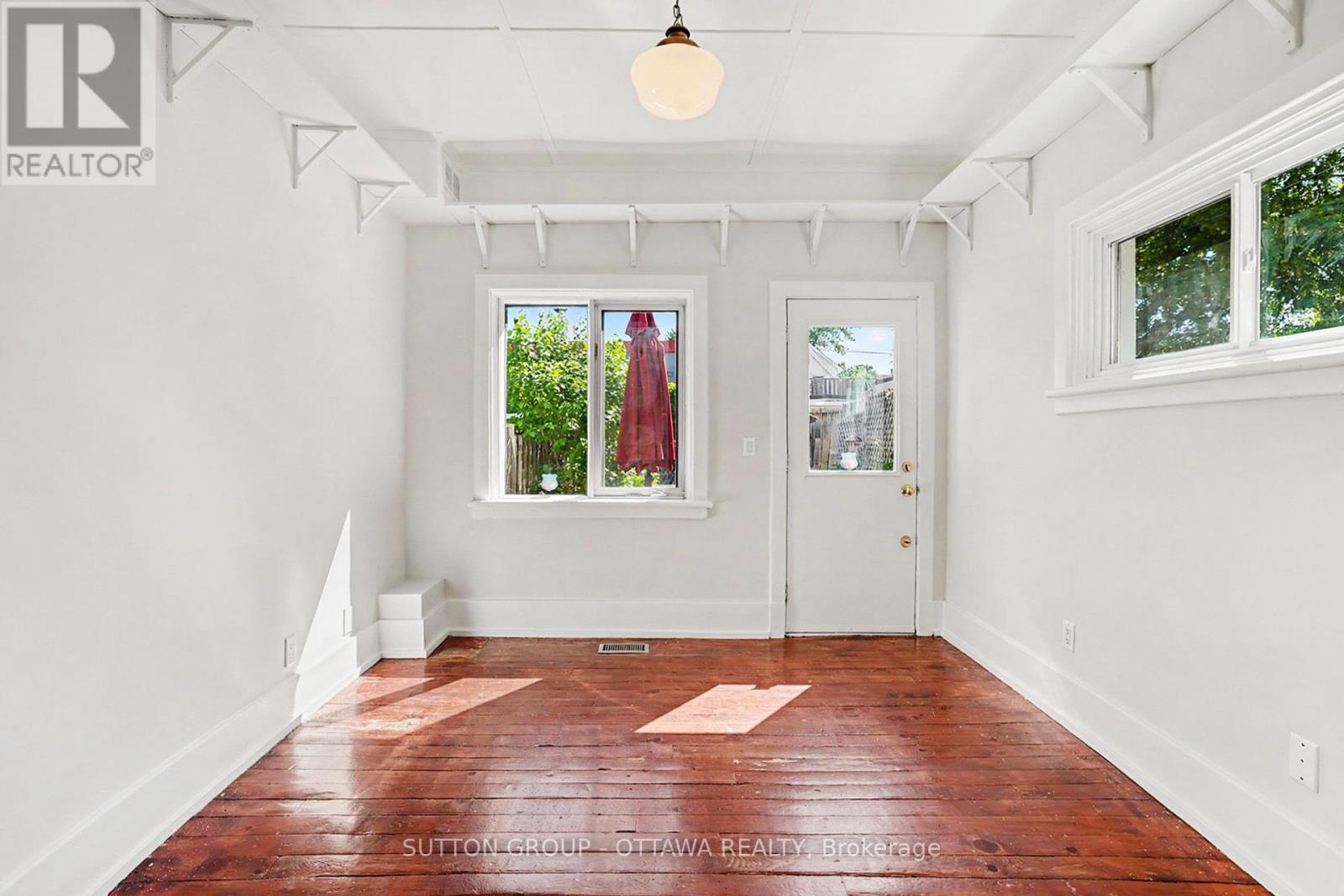 279 CAMBRIDGE STREET N - 12