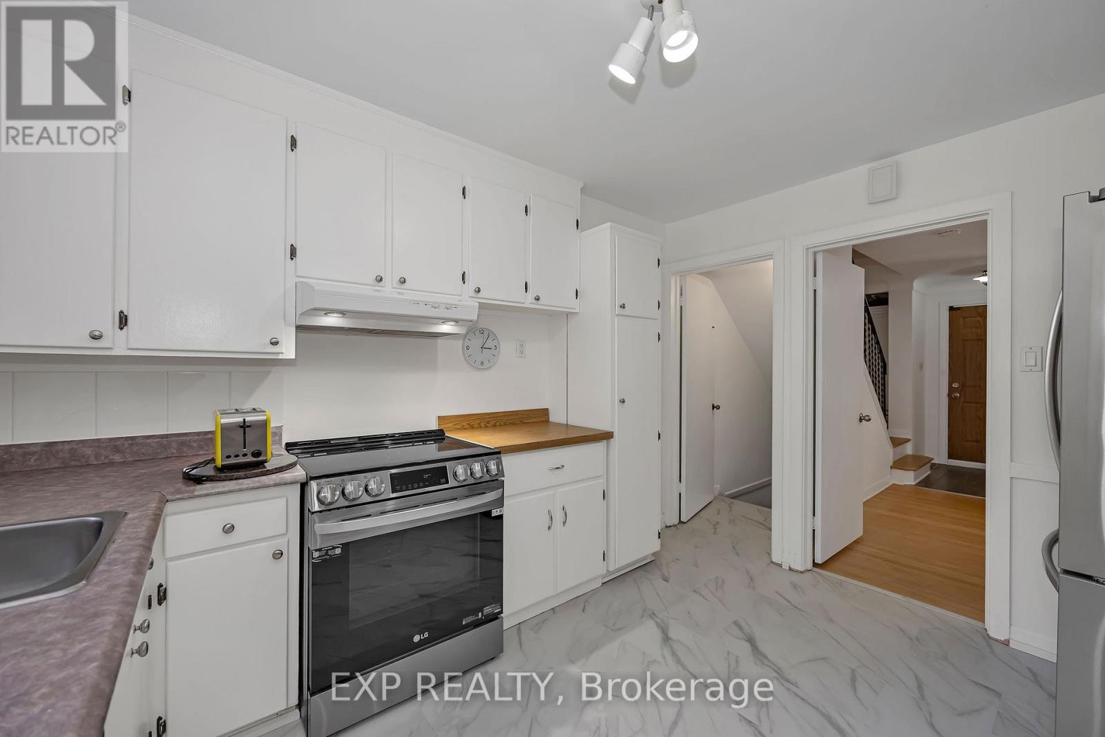 707 ROOSEVELT AVENUE - 12