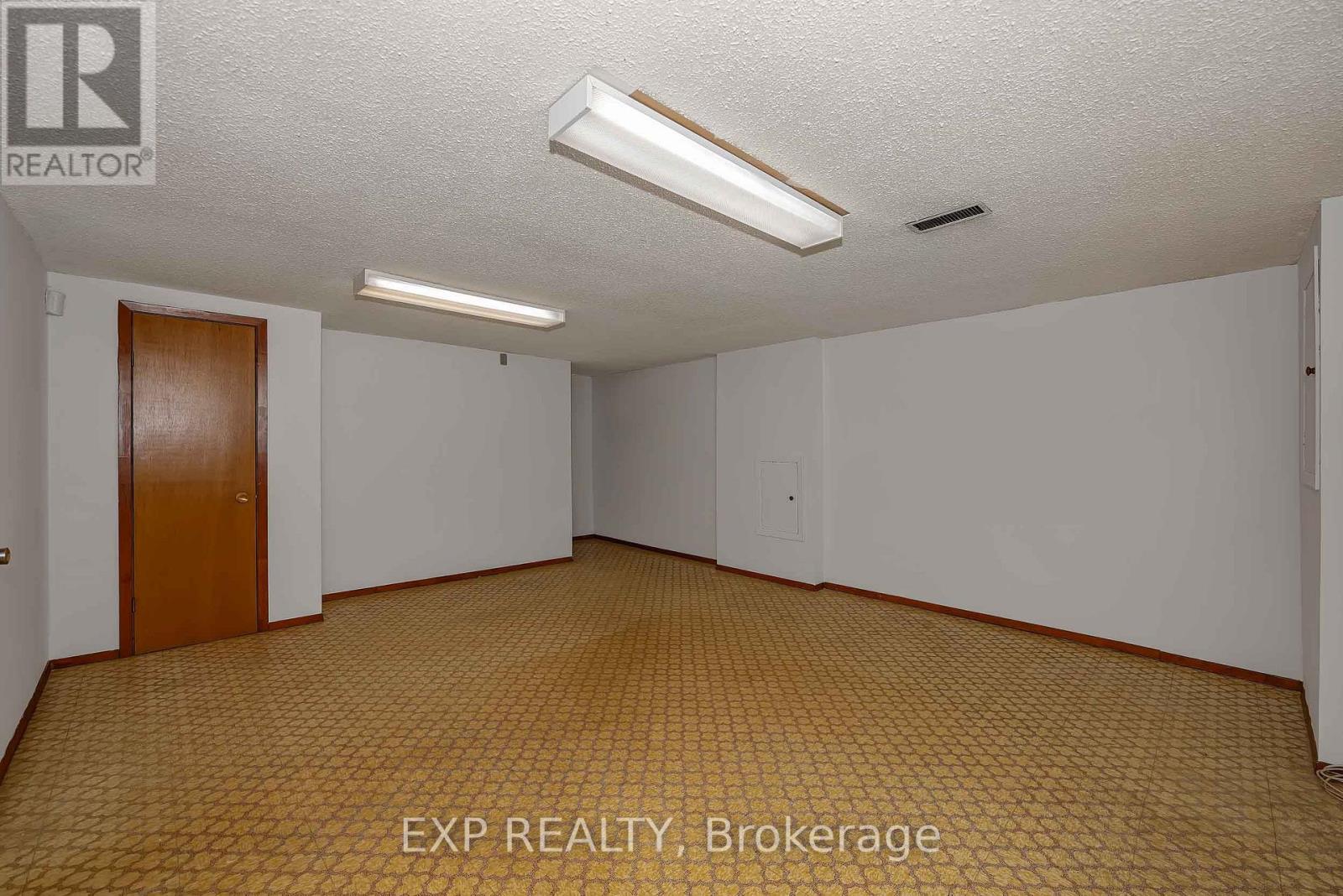 707 ROOSEVELT AVENUE - 24