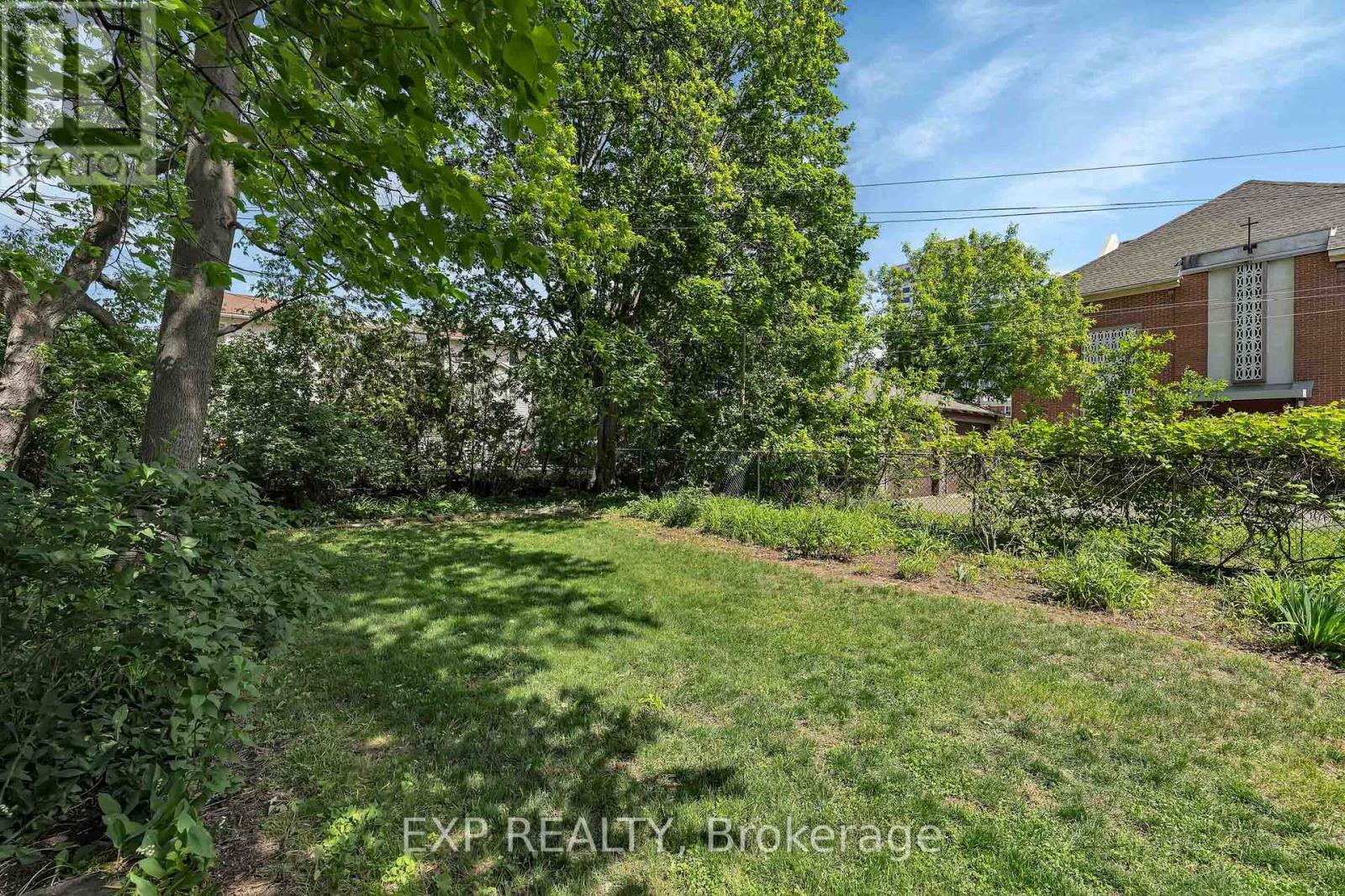 707 ROOSEVELT AVENUE - 30