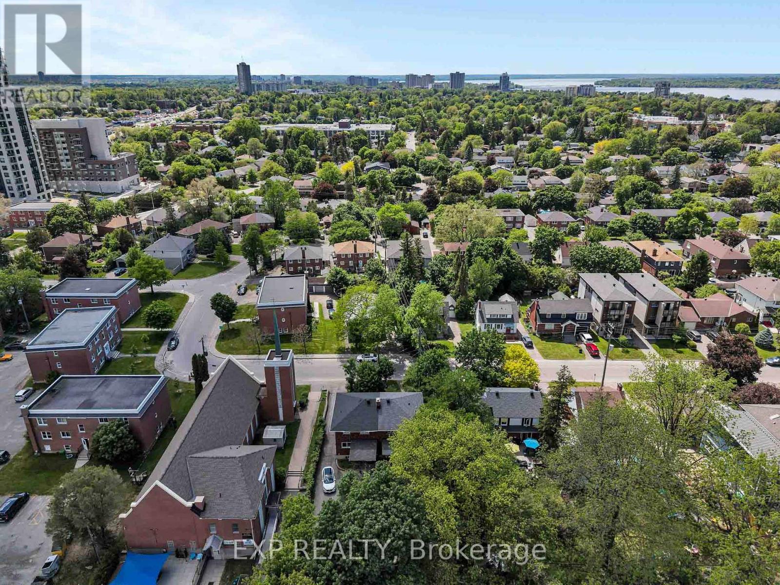 707 ROOSEVELT AVENUE - 37