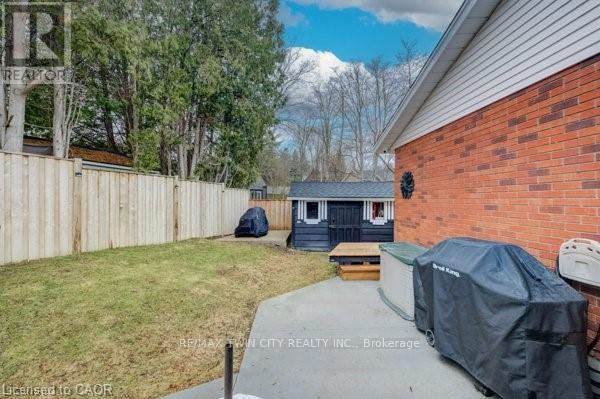 4 RONALD ROAD - 32