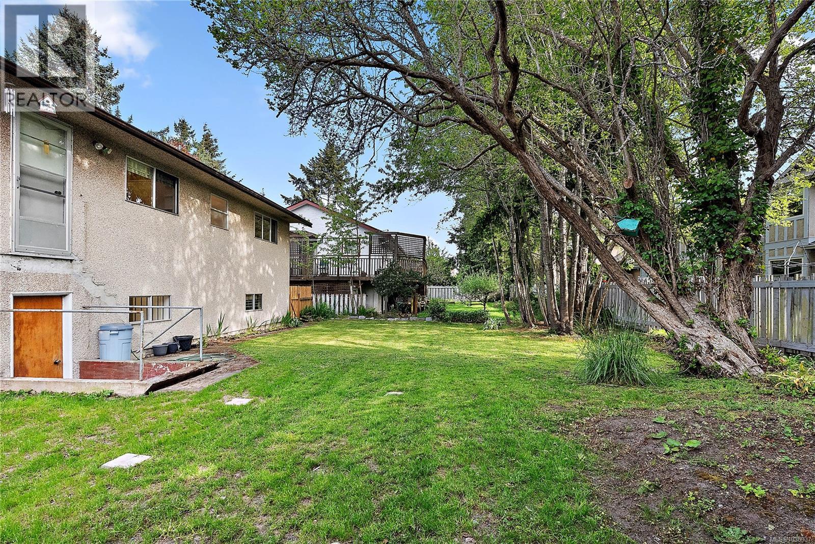 3955 Emerald Pl, Saanich