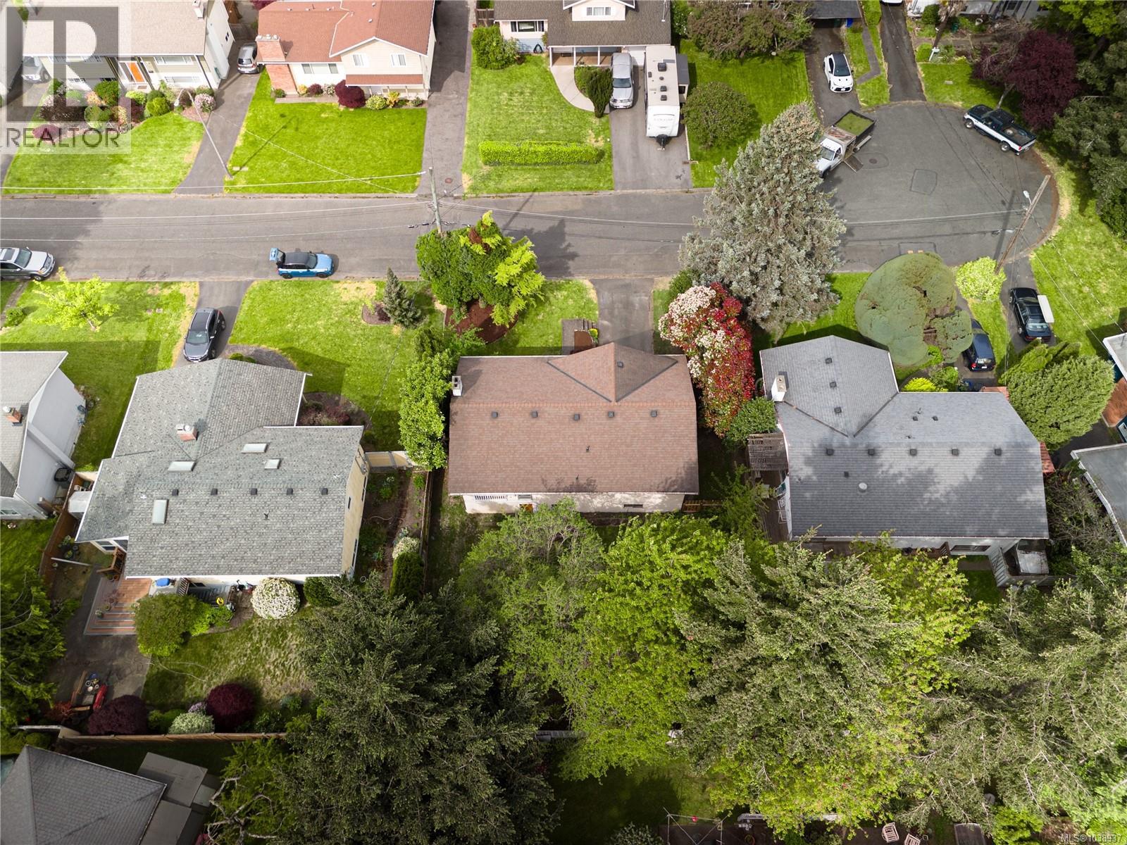 3955 Emerald Pl, Saanich