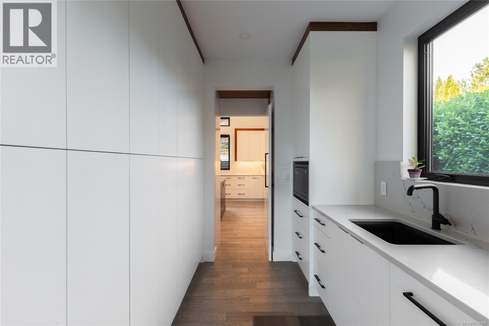  374 Sunset Avenue, Oak Bay