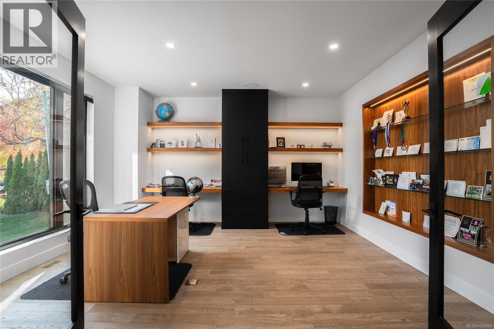  374 Sunset Avenue, Oak Bay