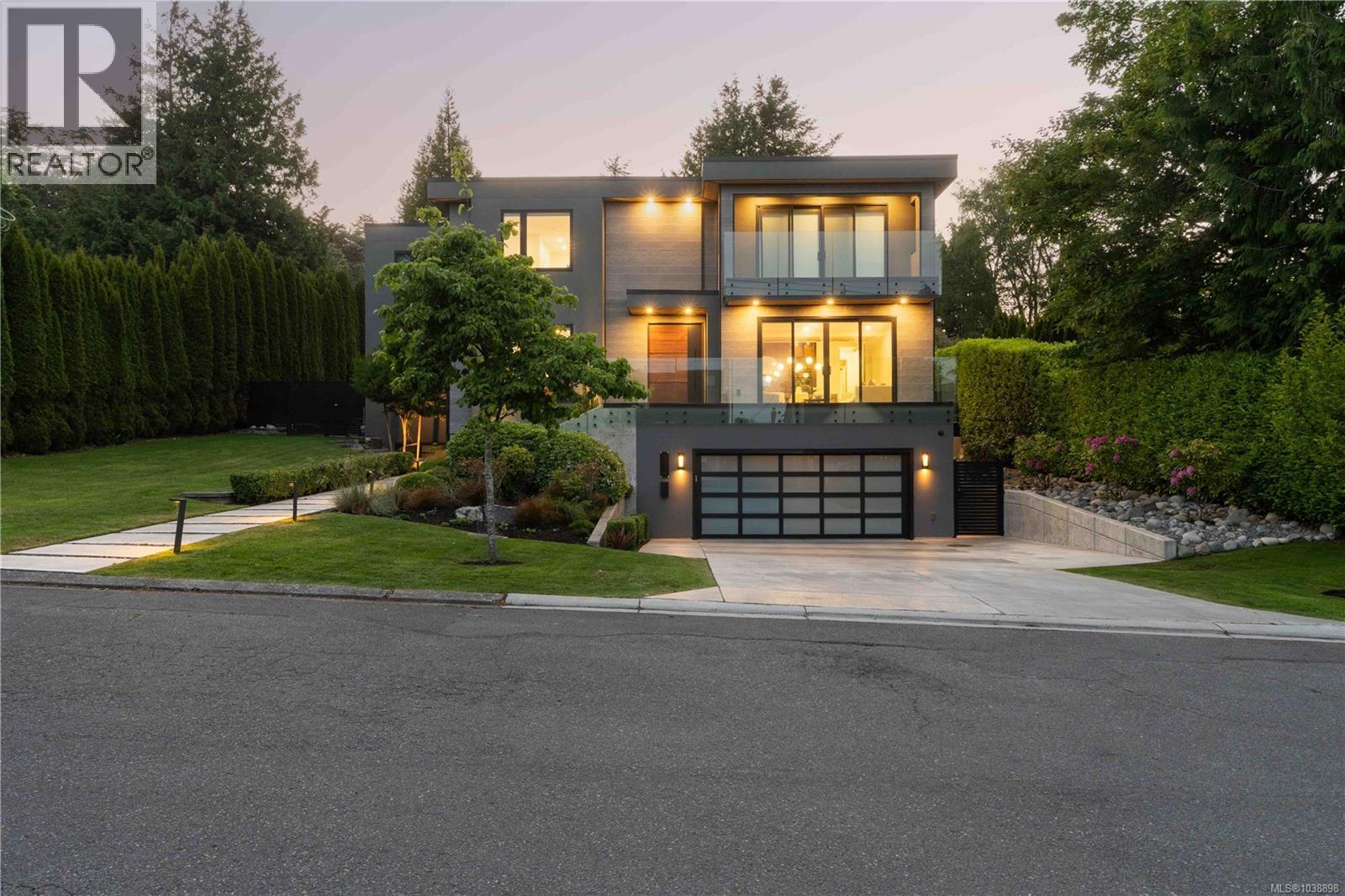  374 Sunset Avenue, Oak Bay