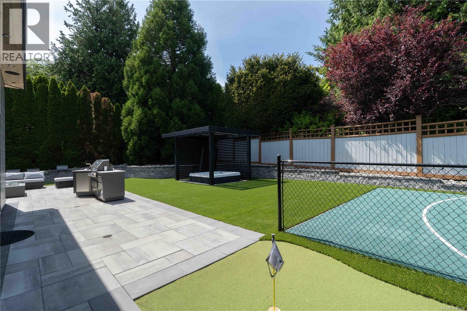  374 Sunset Avenue, Oak Bay