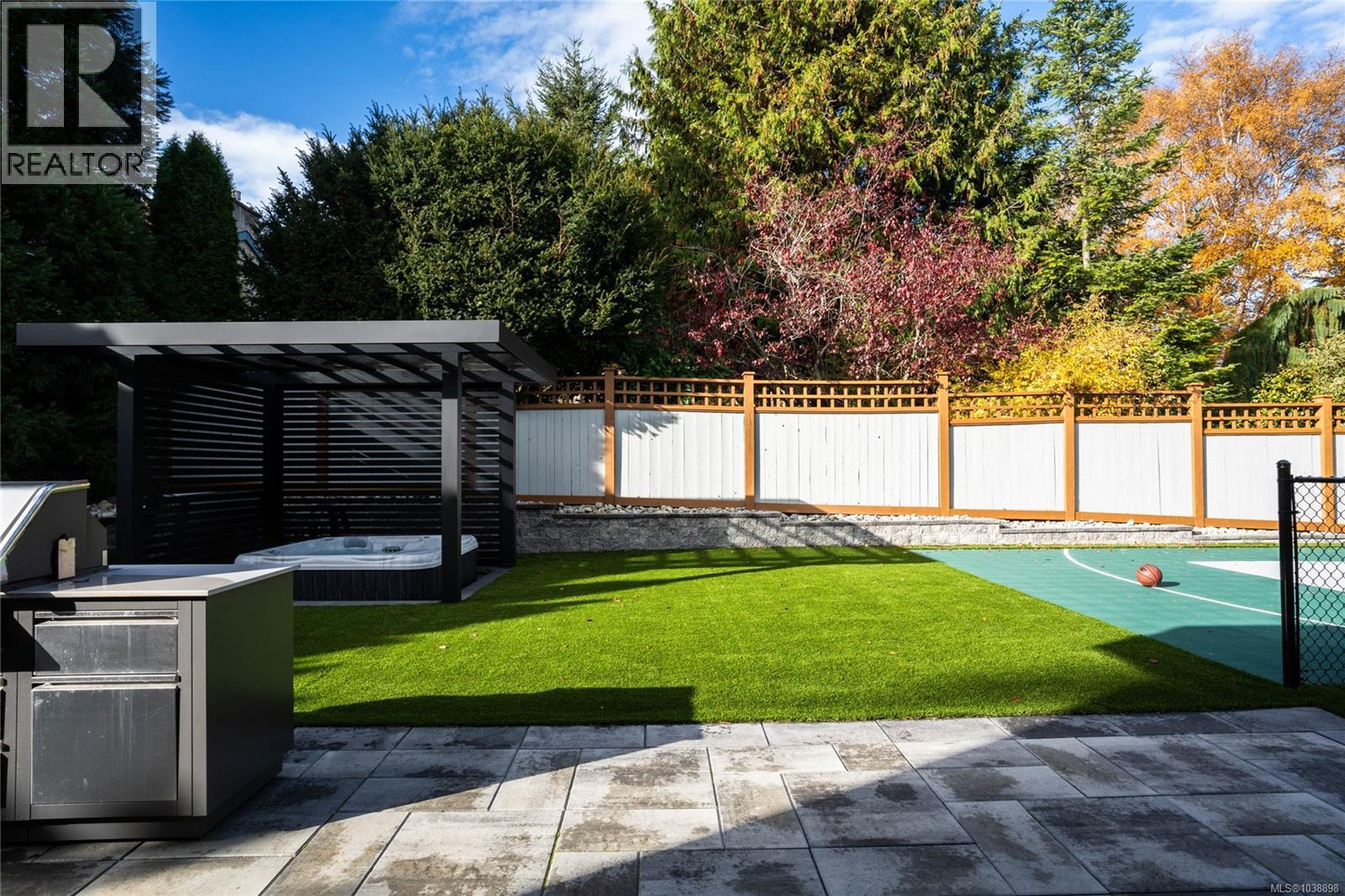  374 Sunset Avenue, Oak Bay
