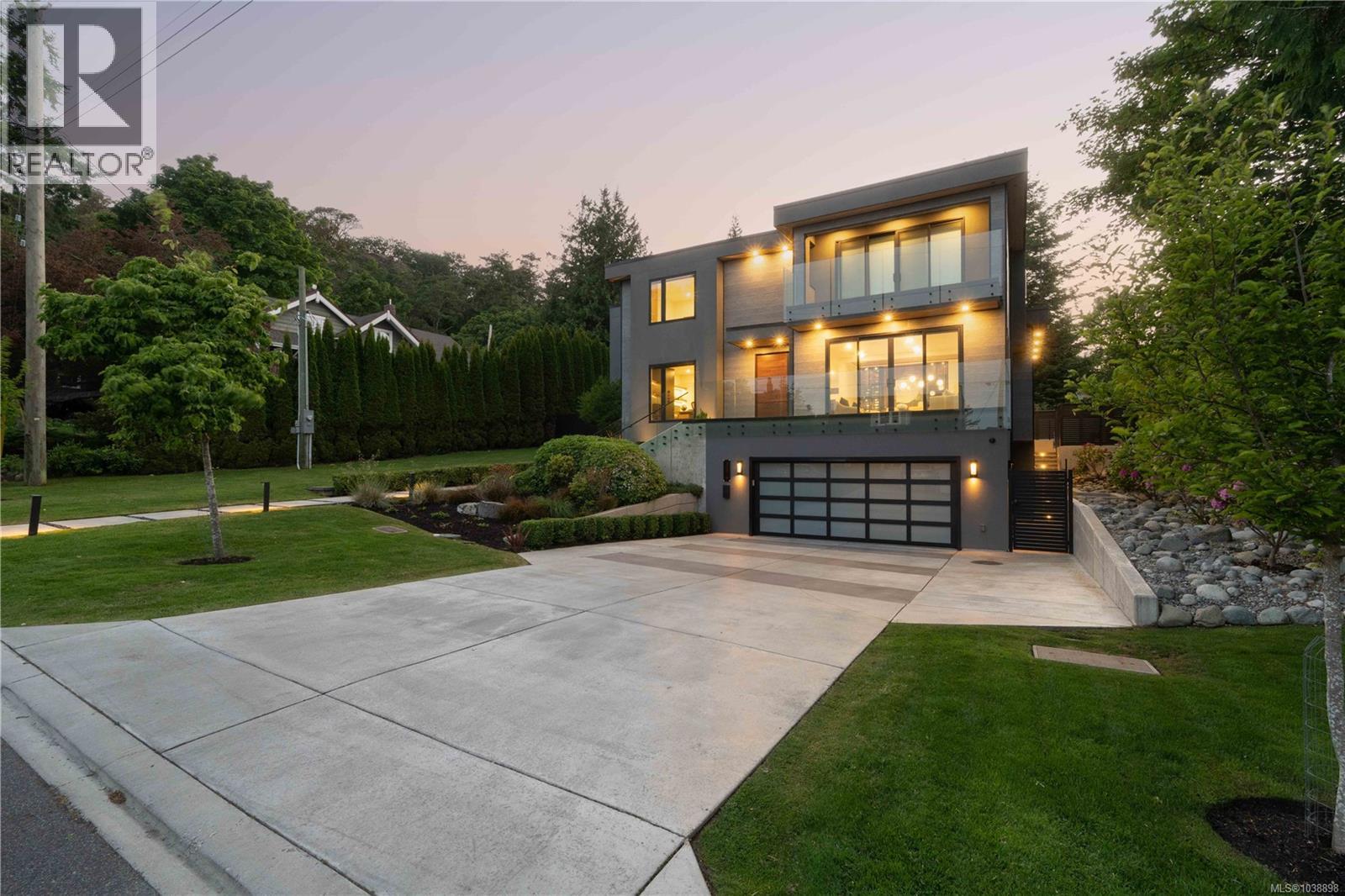  374 Sunset Avenue, Oak Bay