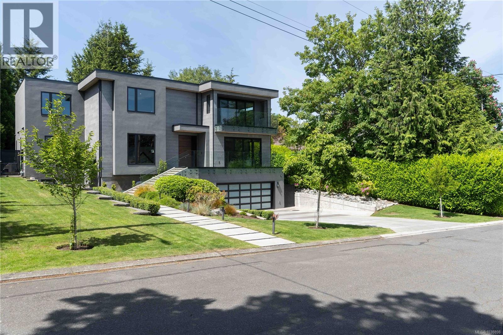  374 Sunset Avenue, Oak Bay