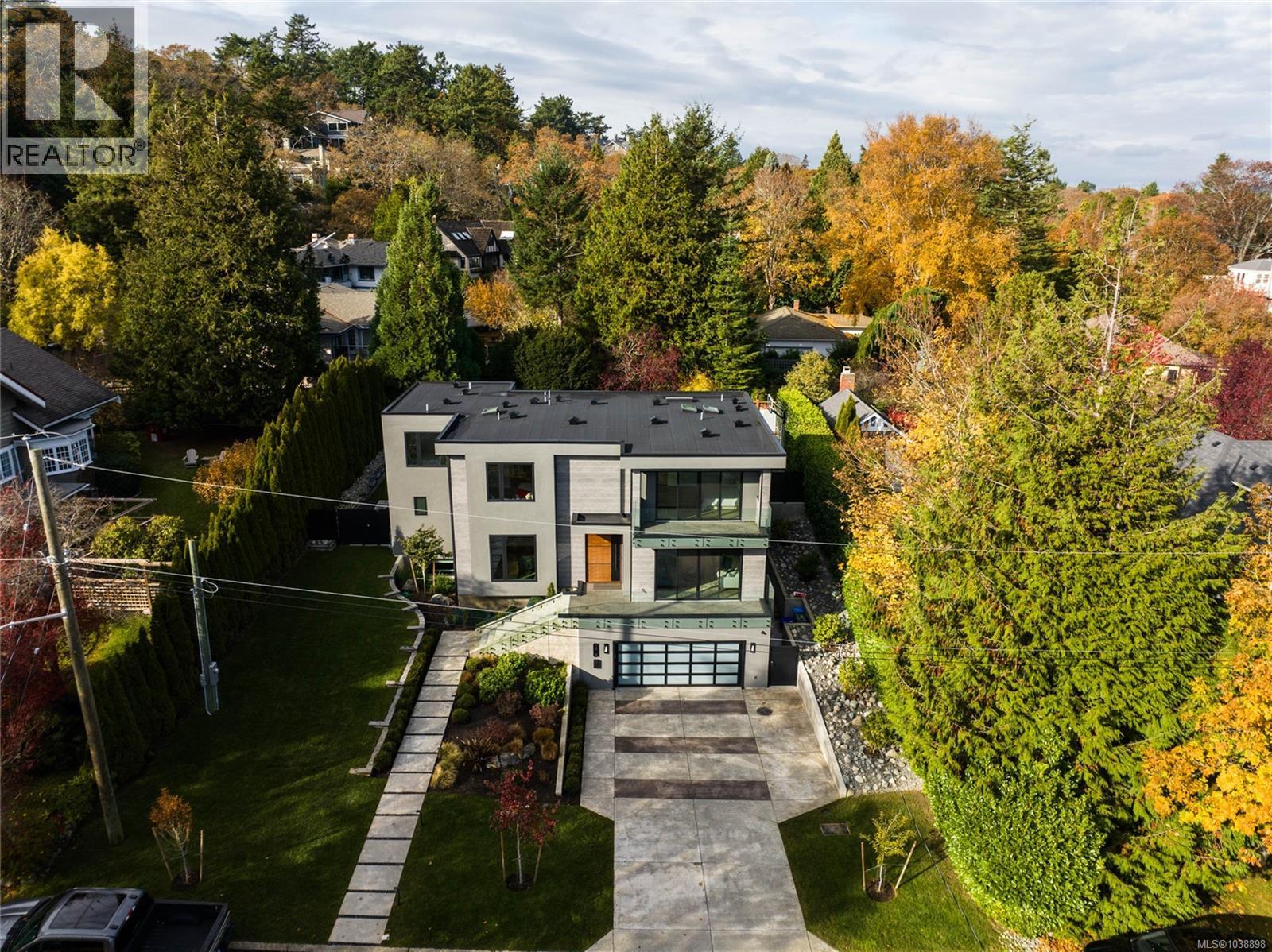  374 Sunset Avenue, Oak Bay