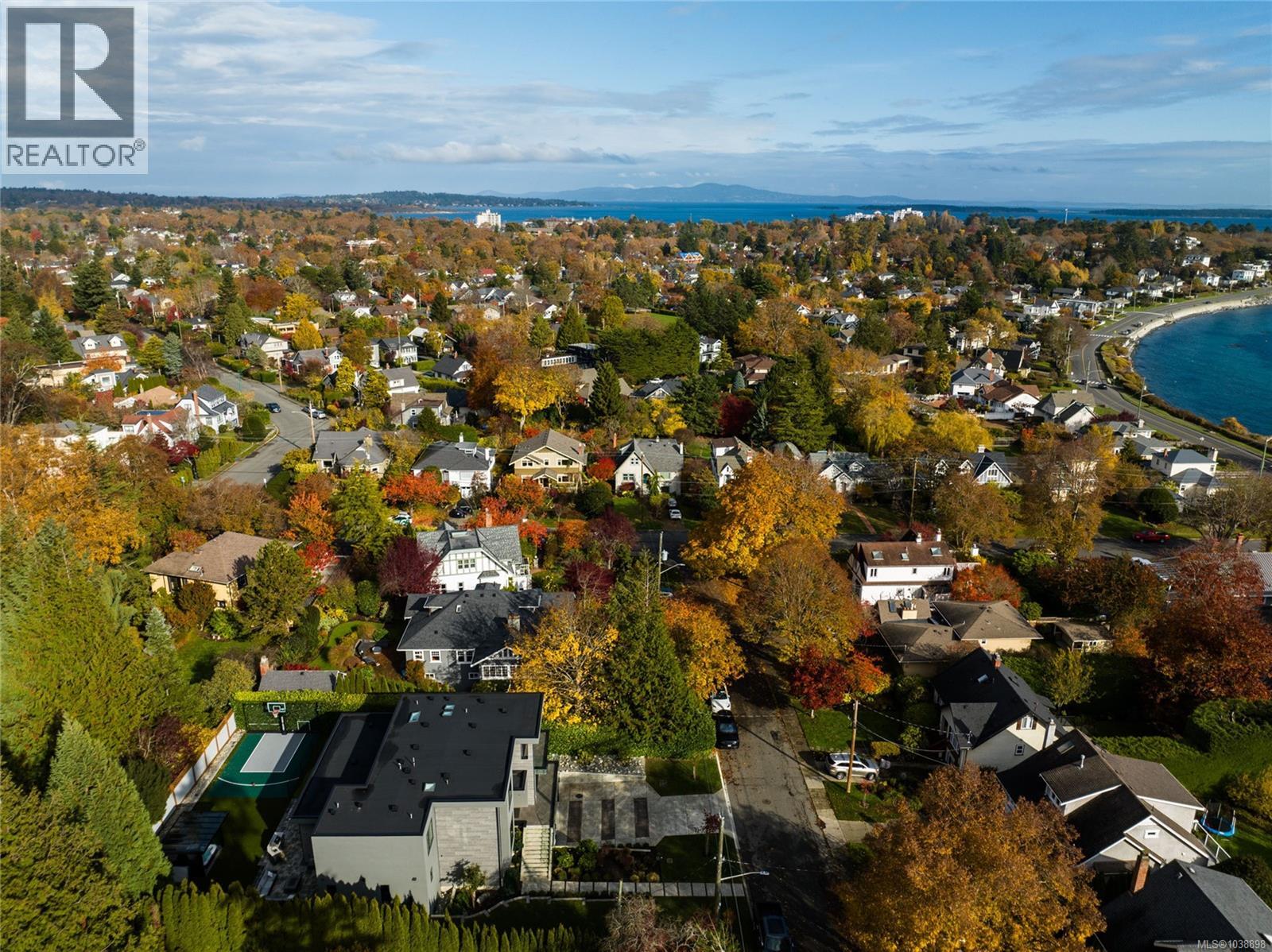  374 Sunset Avenue, Oak Bay