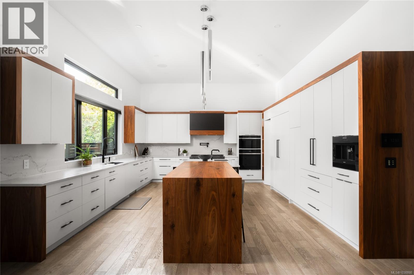  374 Sunset Avenue, Oak Bay