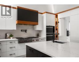 Balcony - 374 Sunset Ave, Oak Bay, BC V8S4L2 Photo 10