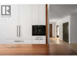 Bathroom - 374 Sunset Ave, Oak Bay, BC V8S4L2 Photo 12