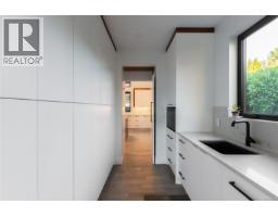 Ensuite - 374 Sunset Ave, Oak Bay, BC V8S4L2 Photo 14