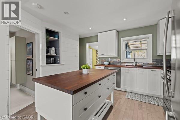 33 HUXLEY Avenue N - 11