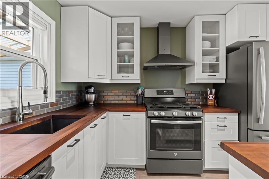 33 HUXLEY Avenue N - 12