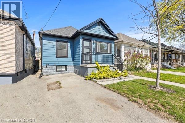 33 HUXLEY Avenue N - 3