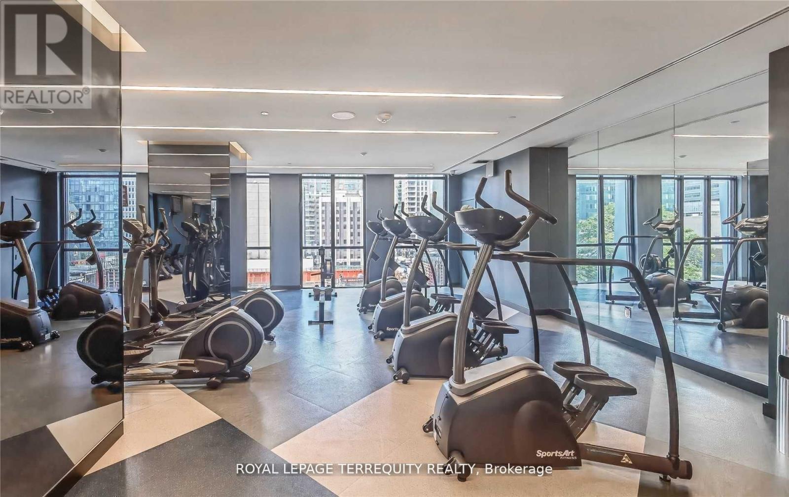 #4202 1 YORKVILLE AVENUE - 10