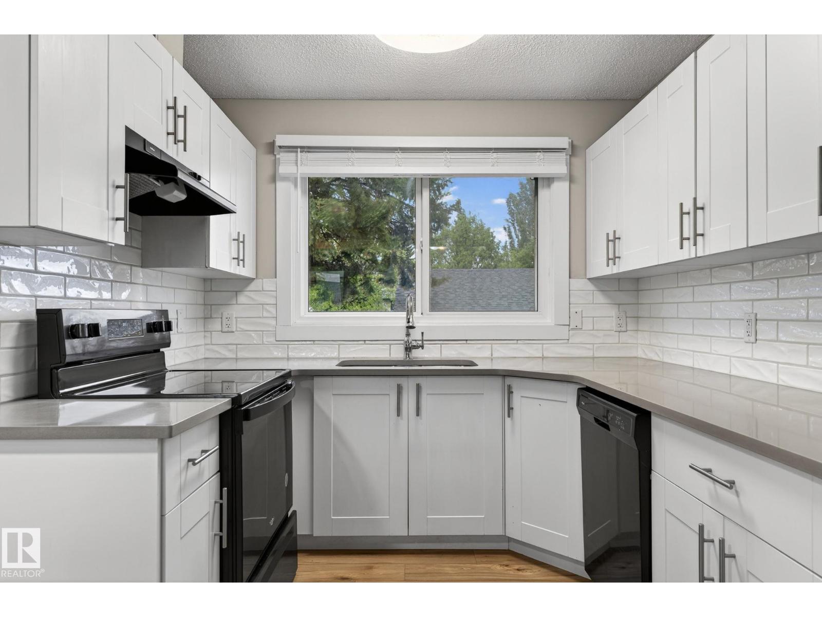 15112 80 ST NW - 10