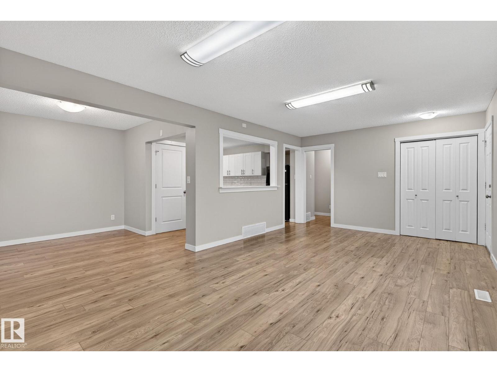 15112 80 ST NW - 4