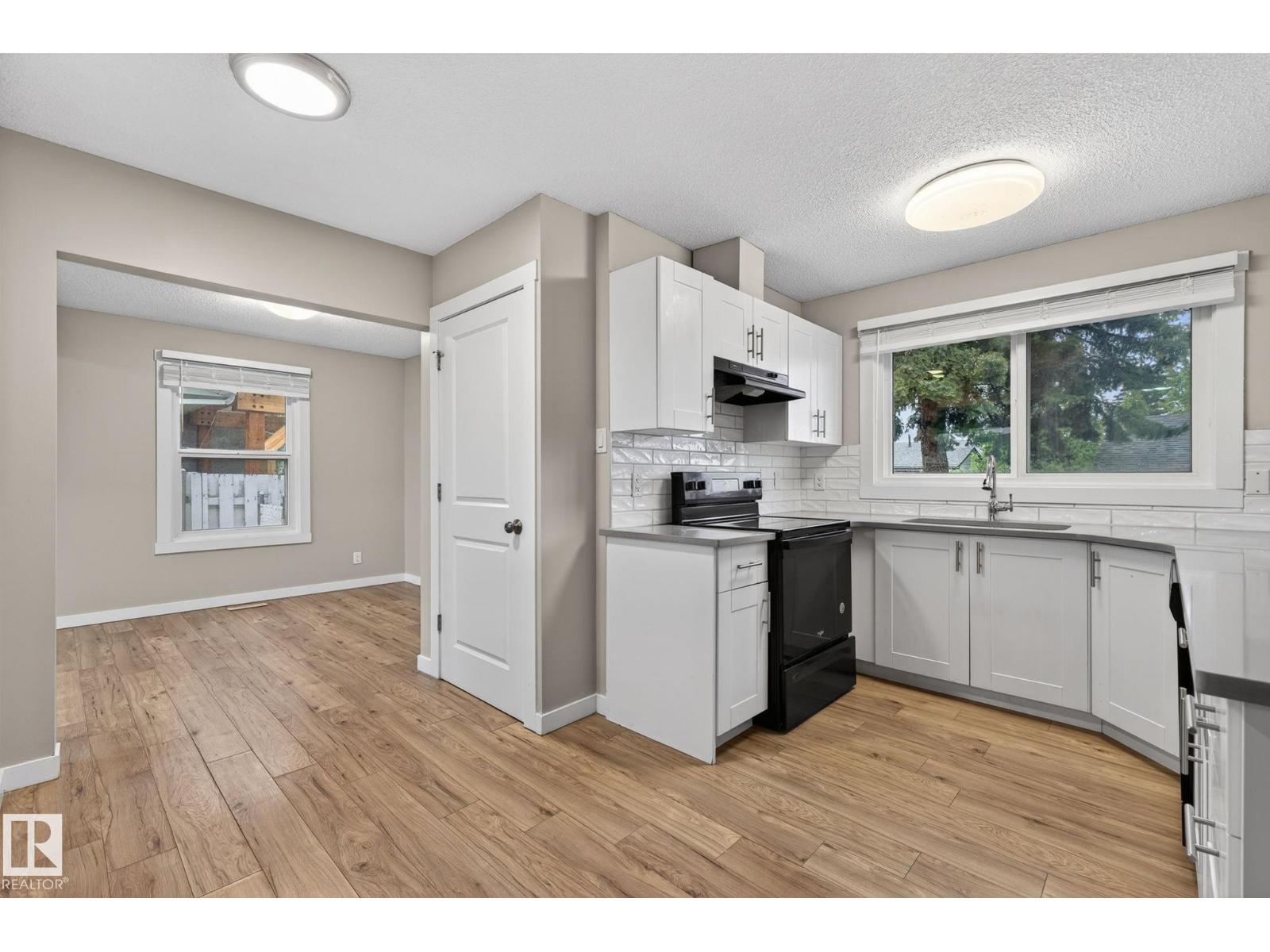 15112 80 ST NW - 9