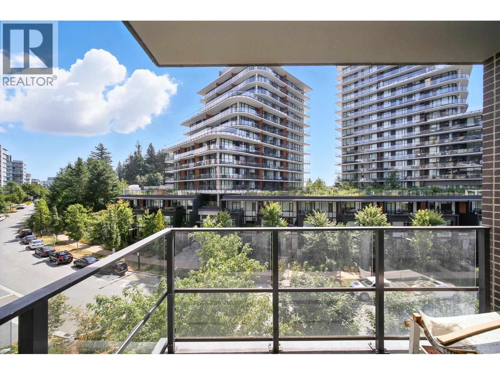 4xx 8850 UNIVERSITY CRESCENT, Burnaby
