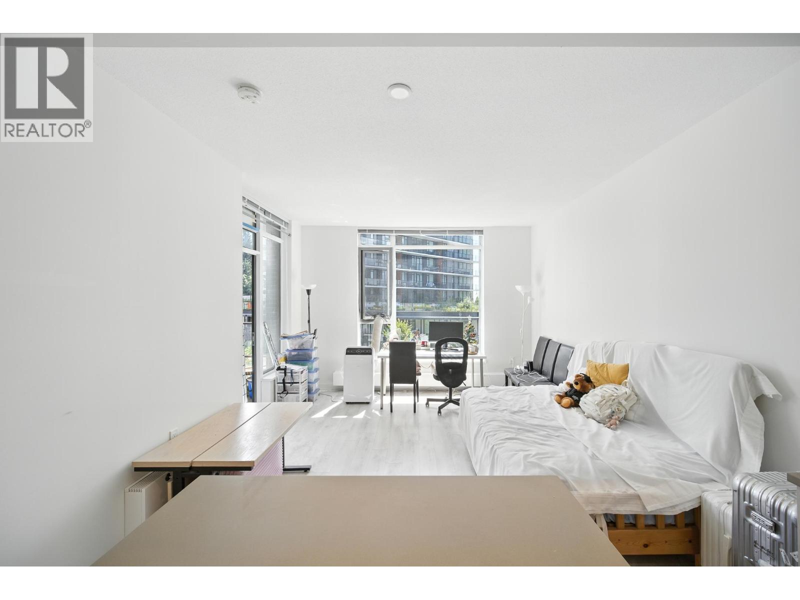 4xx 8850 UNIVERSITY CRESCENT, Burnaby