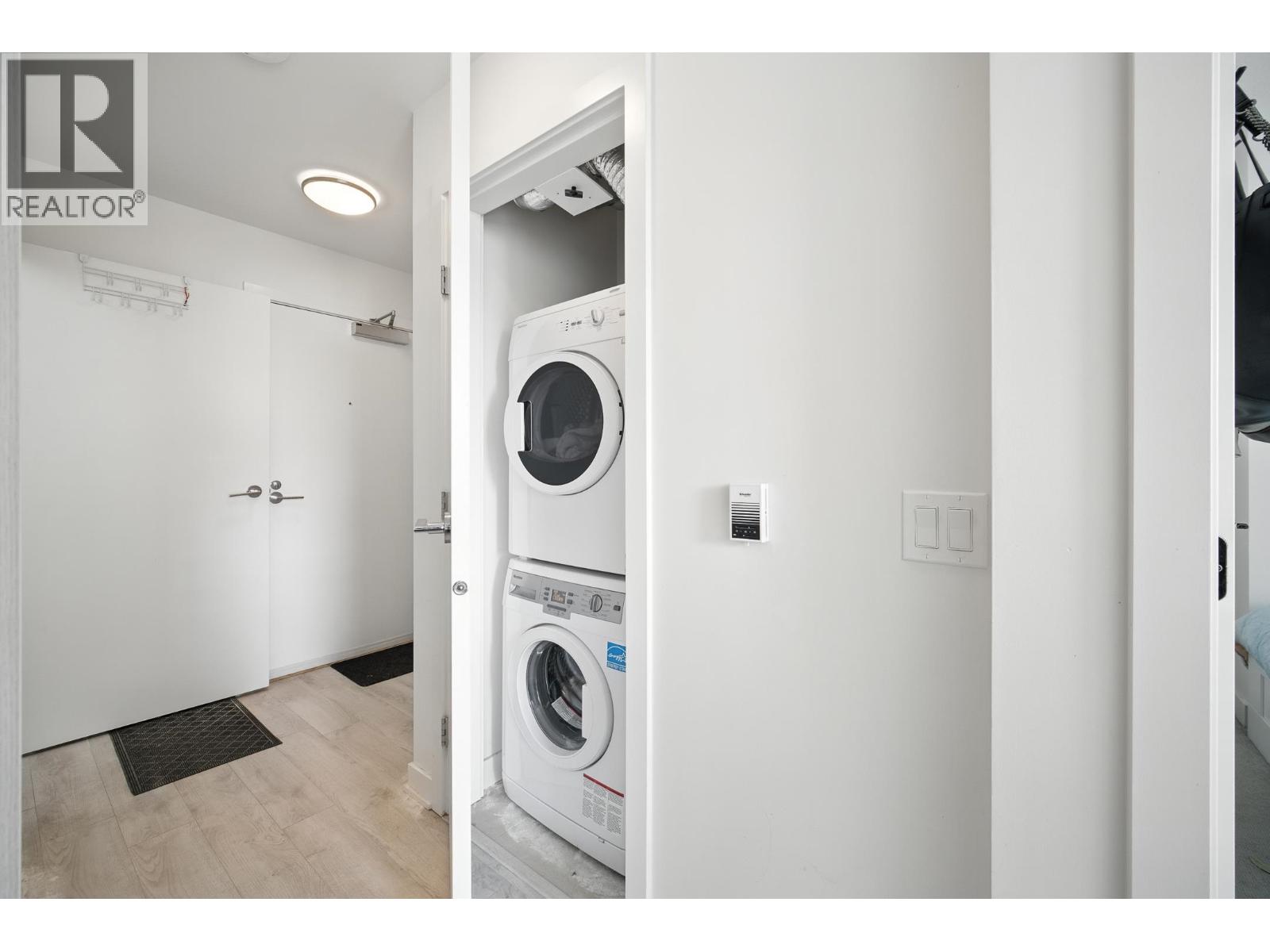 4xx 8850 UNIVERSITY CRESCENT, Burnaby