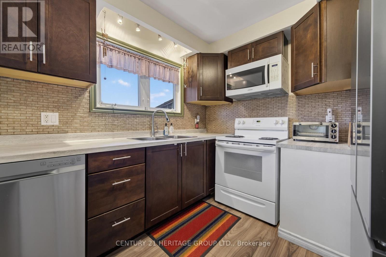 640 SIMCOE ROAD - 12