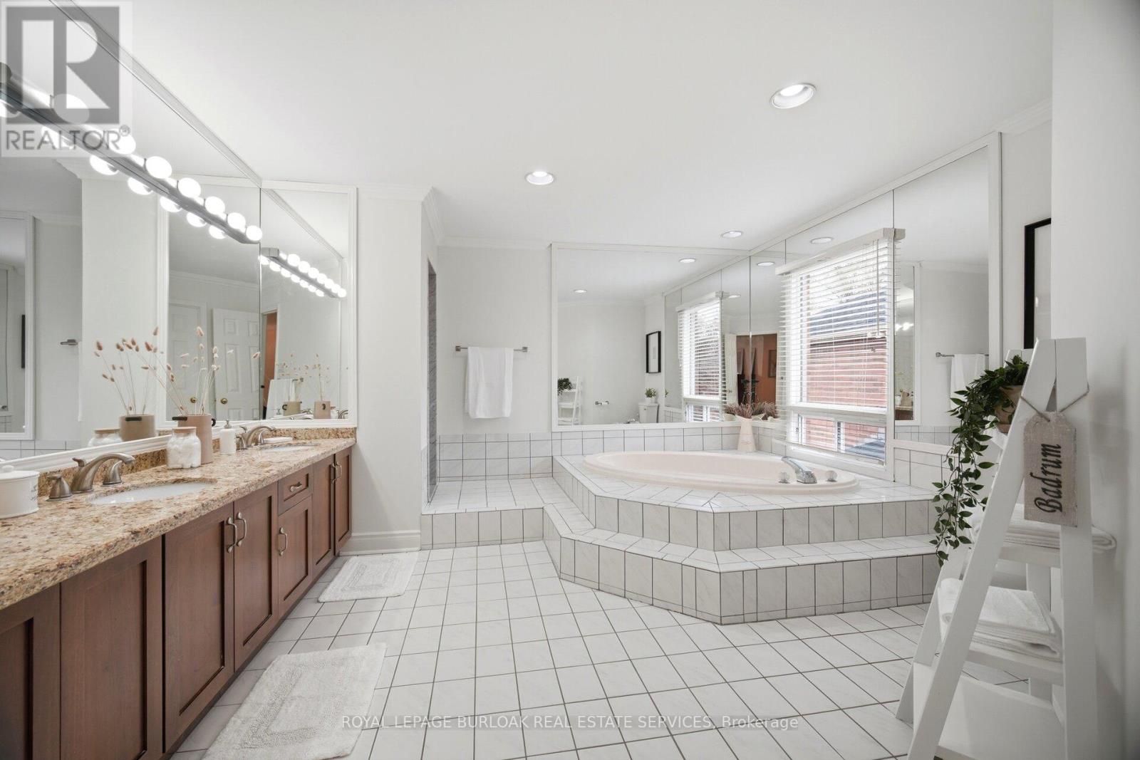 1122 BERKSHIRE COURT - 25