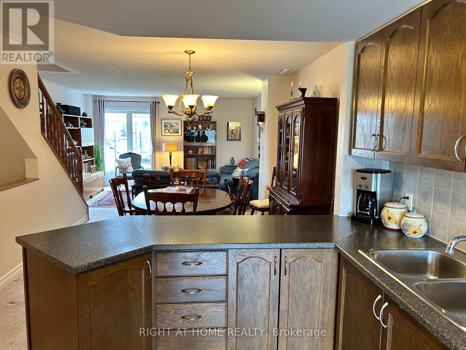 2 Bed, 3 Bath House for Sale in Ottawa – 389B CHAPMAN MILLS DRIVE, Ottawa – MLS# X13120304 - Image 13